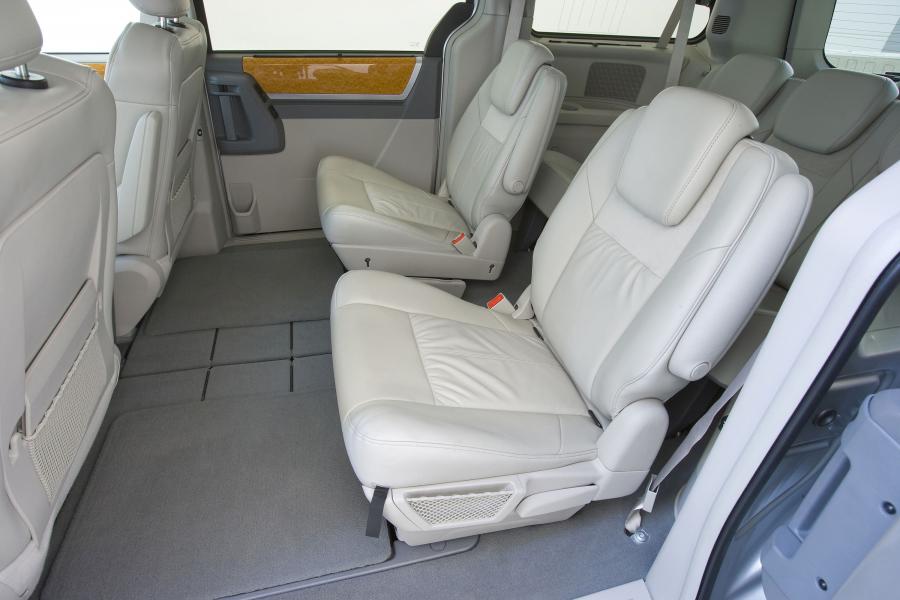  Chrysler Grand Voyager 2008 года  (фото 12 из 108)